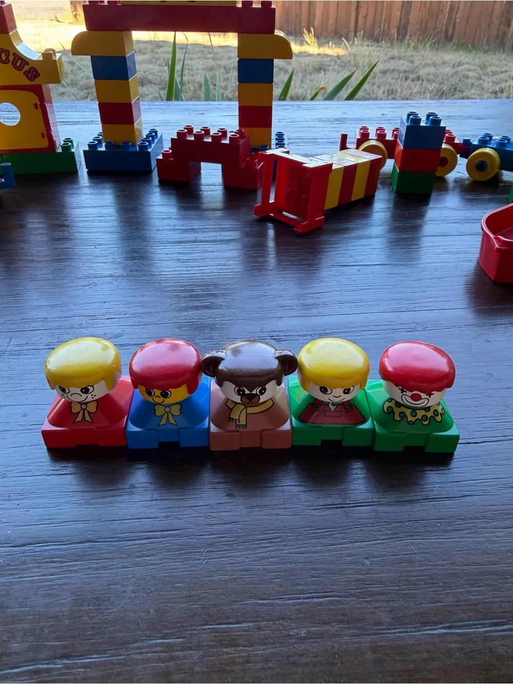 Lego DUPLO 2386 retired set with oversized bucket and extra blocks